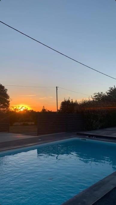 Loue Ancien Moulin A Vent Avec Piscine Et Jacuzzi Villa Neuvy-Bouin Kültér fotó