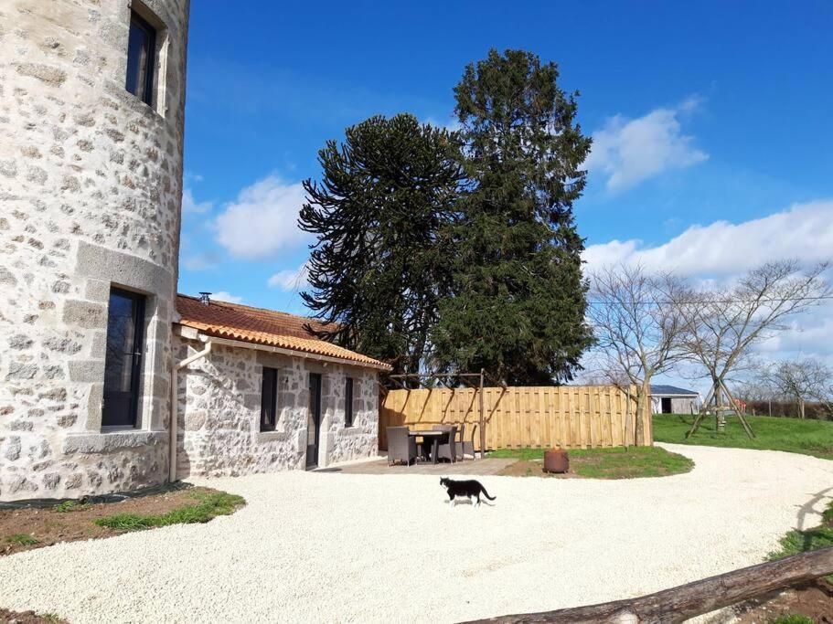 Loue Ancien Moulin A Vent Avec Piscine Et Jacuzzi Villa Neuvy-Bouin Kültér fotó